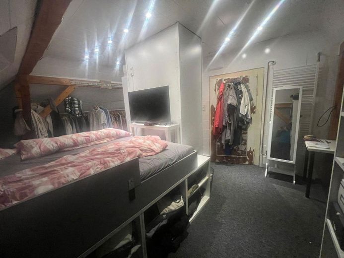 Schlafzimmer DG