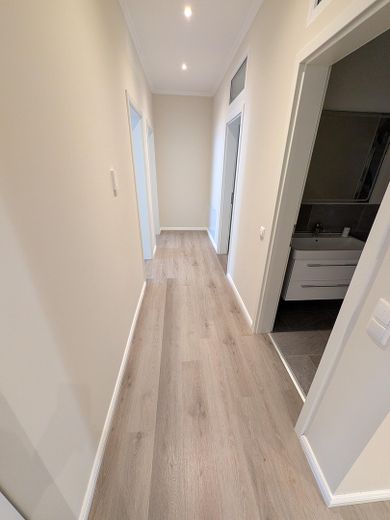 Top 5-Zimmer KfW Wohnung mit Küche, Balkon Bodenheizung in bester Lage von Wiesbaden Mitte – Flur