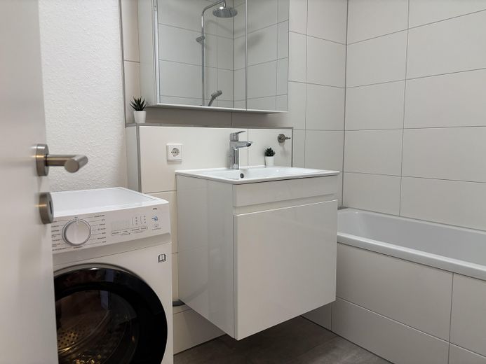 Kapitalanlage - Voll möblierte WG-Wohnung in Ludwigsburg-Neckarweihingen – Bad