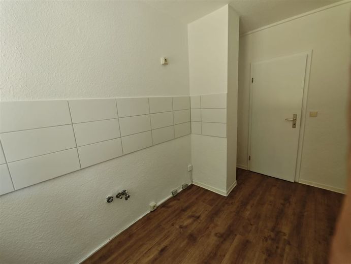 Neu renoviert! Helle 3-Zi. mit Balkon, Wanne &amp; Laminat in ruhiger Lage! – PHOTO-2026-06-26-09-29-58_3