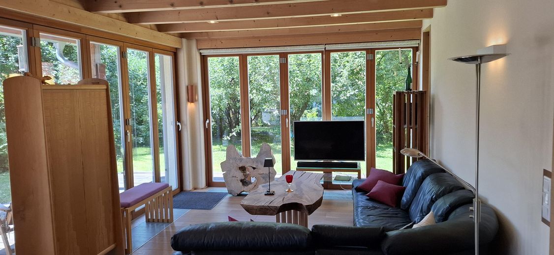Arrivare. Respirare. Sentirsi a casa. Casa d'architetto in costruzione ecologica in legno – EG Wohnen