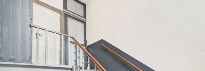 Lehe | Wymagające remontu 2-pokojowe mieszkanie w centralnej lokalizacji
