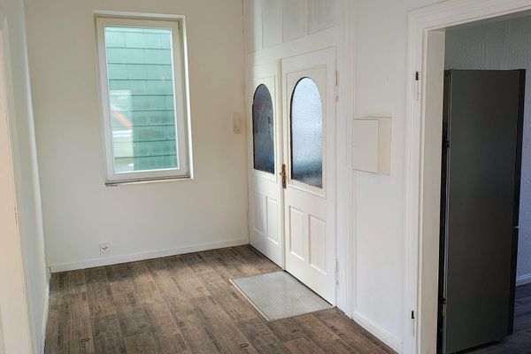 Renovierte 4 Zimmer Wohnung mit Einbauküche, 120qm