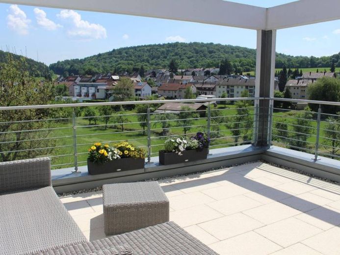 Aidlingen : Spacieux 4,5 pièces avec toit-terrasse – Photo 1