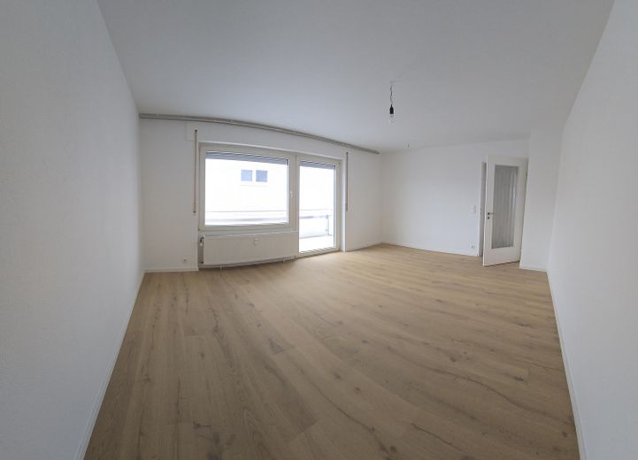 Sprzedaż prywatna: Eleganckie 3-pokojowe mieszkanie z balkonem w Bietigheim-Bissingen – Wohnzimmer