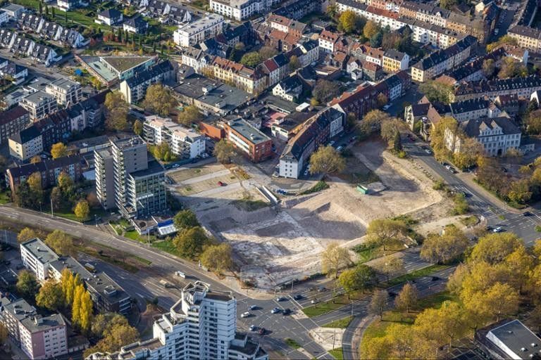 Luftbild mit Blick auf Gebäude