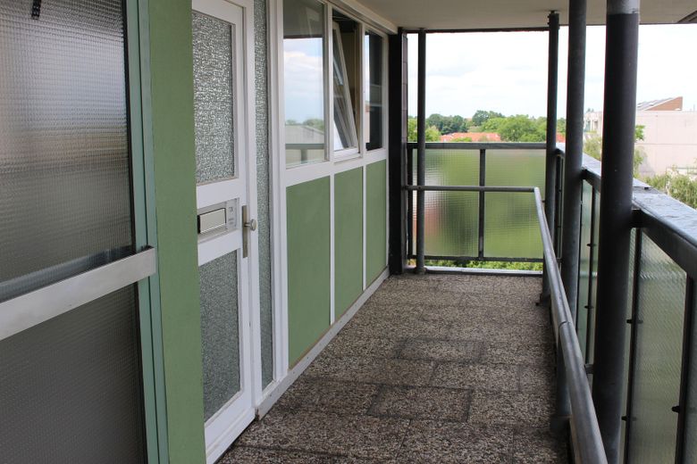 Hannover Teraslı Evinde 3 Kat Üzerine Yayılmış Muhteşem 4 Odalı Daire – Wohnungseingangstür