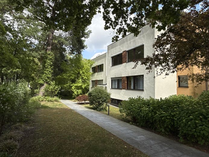 Grunewald 4 odalı daire, ayrıca bahçe, havuz ve garajlı suterre katı – Außenansicht Straße