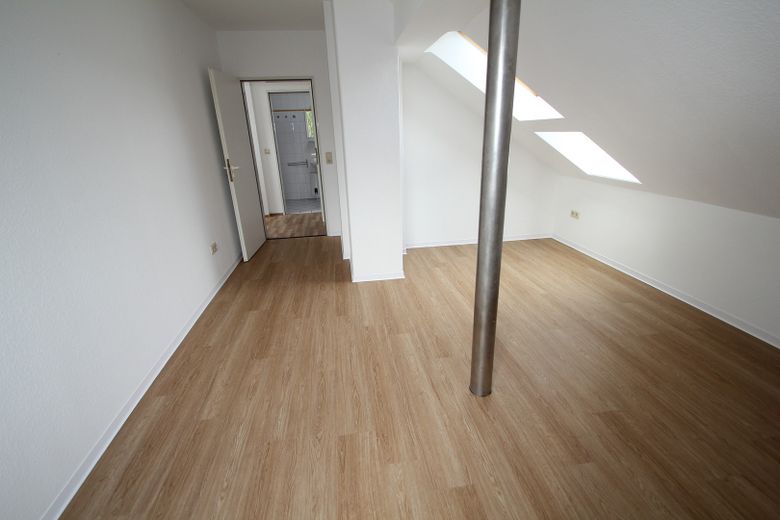 Ostviertel: 2-Zimmer-Whg Nähe Schwänchenteich Kep DG re E13 – Zimmer 1