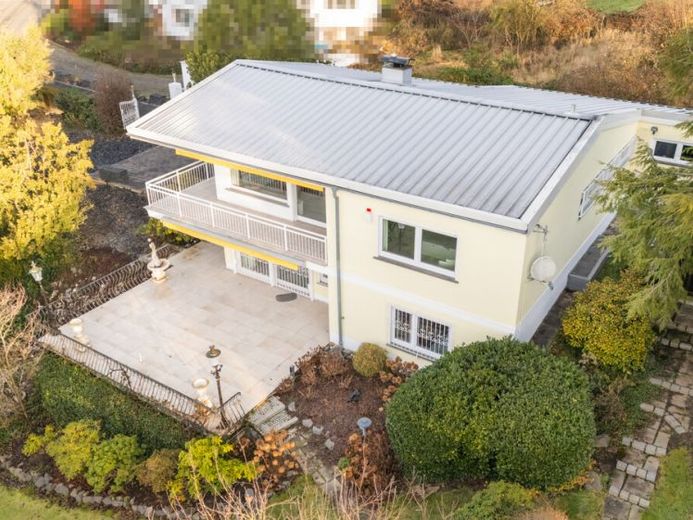 Kein Haus von der Stange mit Terrasse - Balkon + Garten in Hümmerich - Ideal für Individualisten! – फोटो 1