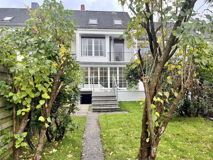 Ansicht durch den Garten