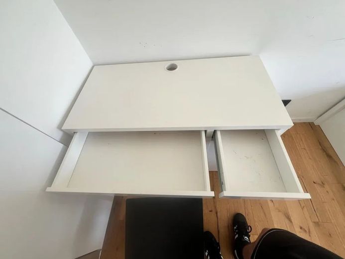 (WG Zimmer) 4er WG Neugründung – Schreibtisch