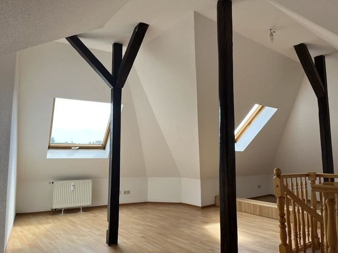 Helle und vermietete Maisonette DG 2-Zi. mit Balkon, Aufzug, Laminat, Wanne und Dusche in Bestlage * – Maisonettebereich (Schlafen)