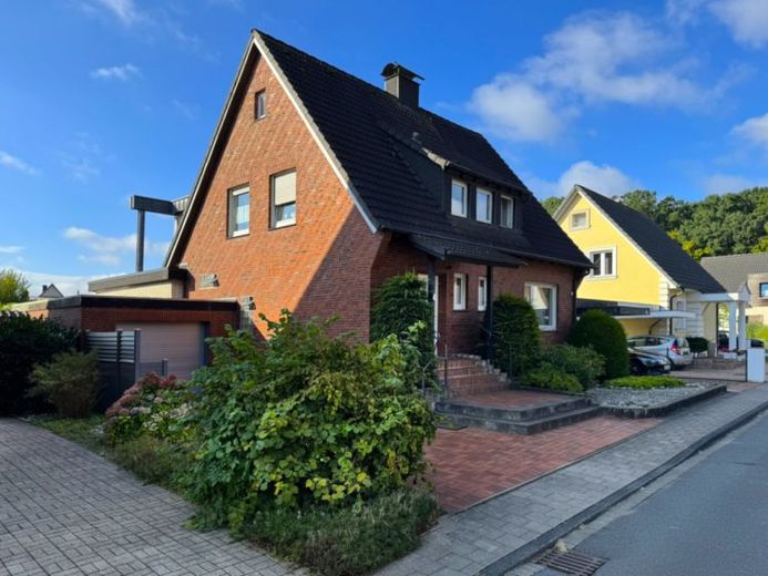 Dreifach Eigentum, vielfache Chancen – gepflegtes Mehrfamilienhaus in der Heerdesiedlung – Foto 1