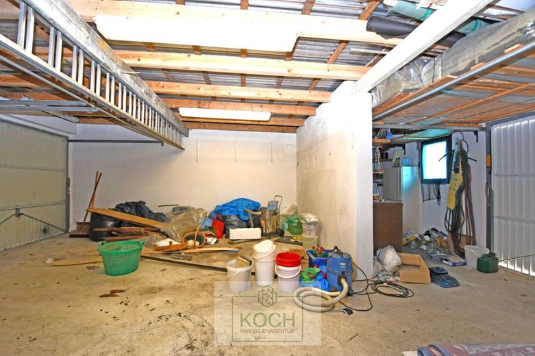 Großes 1-2 Familienhaus mit großem Grundstück in Loxstedt-Hahnenknoop – Garage
