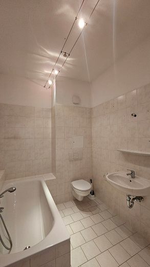 Luminoso y amplio apartamento de 2 habitaciones, rentabilidad del alquiler del 14% – Foto 4