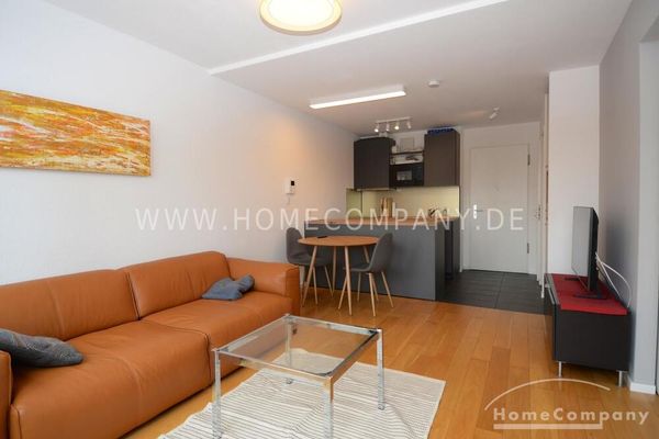 बालकनी के साथ Prenzlauer Berg में उज्ज्वल और सुंदर 2 कमरों का अपार्टमेंट