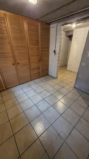 Casa a schiera di testa ben tenuta con giardino recintato e posto auto coperto – Keller 2