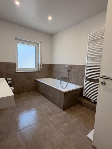Modernisierte 4,5-Zimmer-Wohnung 126,5 m² mit Balkon in Römerberg - Mechtersheim – Foto 4