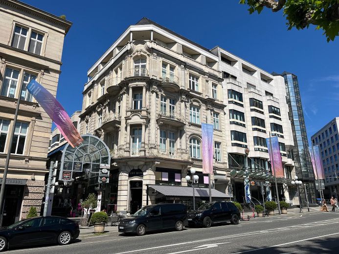 Wilhelmstraße üzerinde, Kurhaus yakınında, en iyi merkezi konumda temsili ofis, muayenehane veya daire – Außenansicht Wilhelmstraße