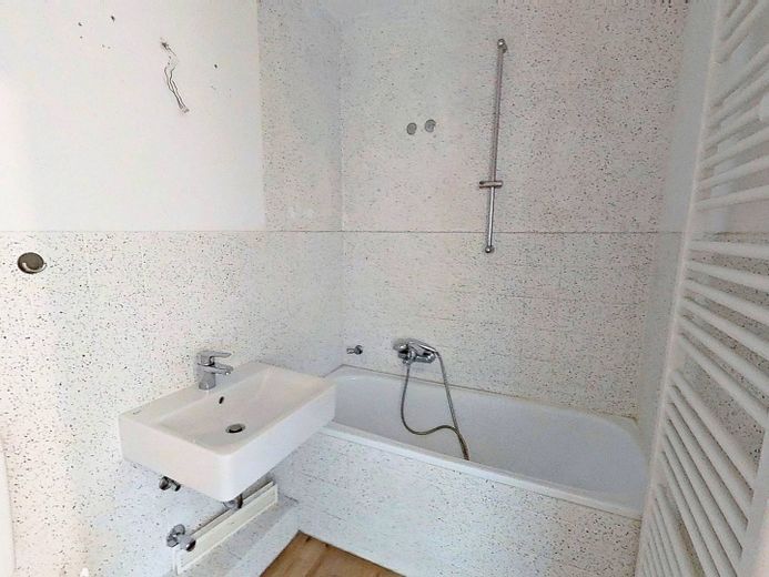 Gut geschnittene 2-Zi.-Whg. mit BALKON und EBK – Ansicht I: Bad