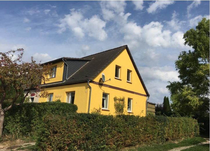 Vermietetes Reihenendhaus | *provisionsfrei* | 800m zur Ostsee | Niendorf/Hohenkirchen – Straßenseite