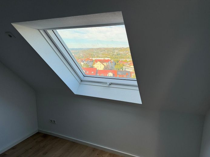 122-Wysokiej jakości, odnowione 5-pokojowe mieszkanie na poddaszu z balkonem słonecznym i wymarzonym widokiem w dal – Zdjęcie 6