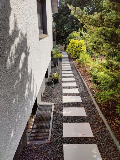 Dreifamilienhaus im Grünen mit großem Grundstück – Foto 13