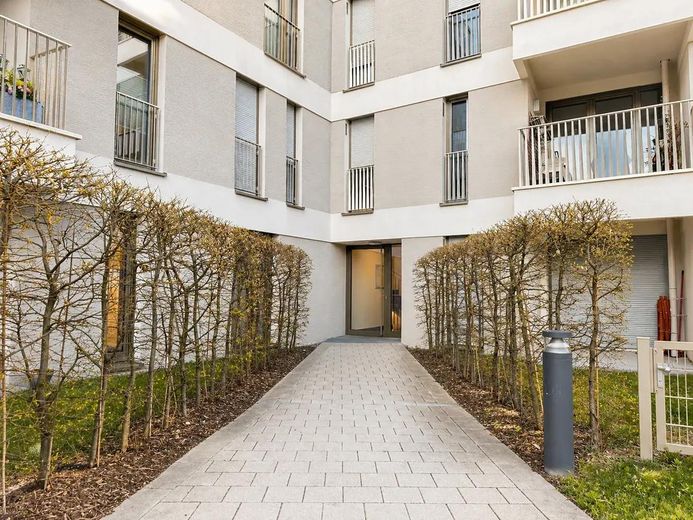 Neuwertige 3-Zimmer-Wohnung mit Balkon, zwei Bädern & TG-Stellplatz – Eingangsbereich