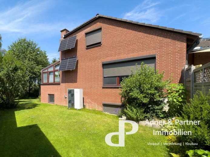 **PORZIONE DI BIFAMILIARE CON GIARDINO D’INVERNO E POMPA DI CALORE AI MARGINI DI SCHWÜLPER** – Foto 1