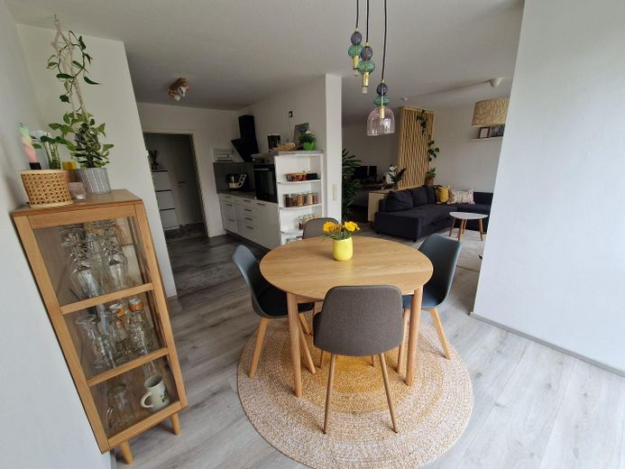 2,5 Zi.-Terrassenwohnung m. Garten (incl. Küche) + feste Tiefgarage in Forchheim/Nähe Bhf. – Essbereich
