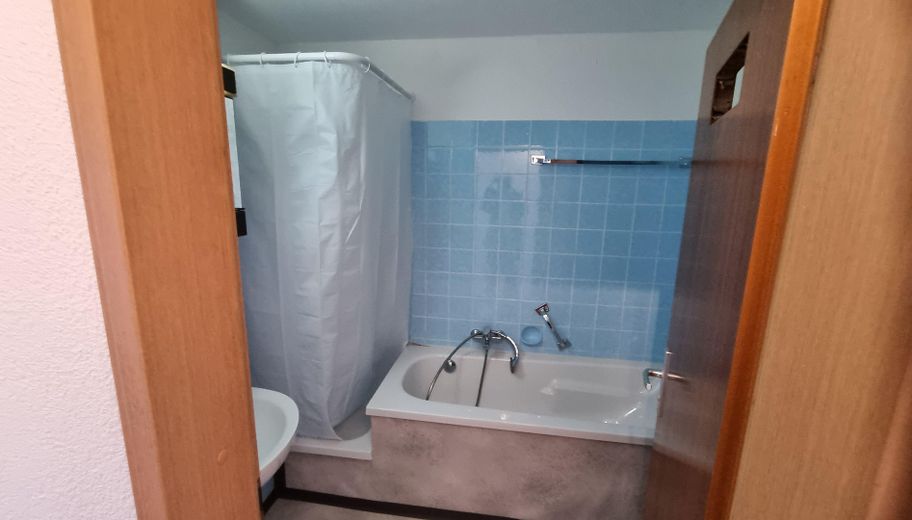 Wohnung mit grandioser Aussicht im 8.OG zu verkaufen – Badezimmer 2