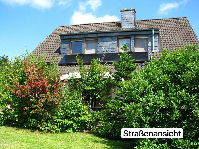 Casa unifamiliare indipendente con giardino e garage a Rheinböllen – Foto 1