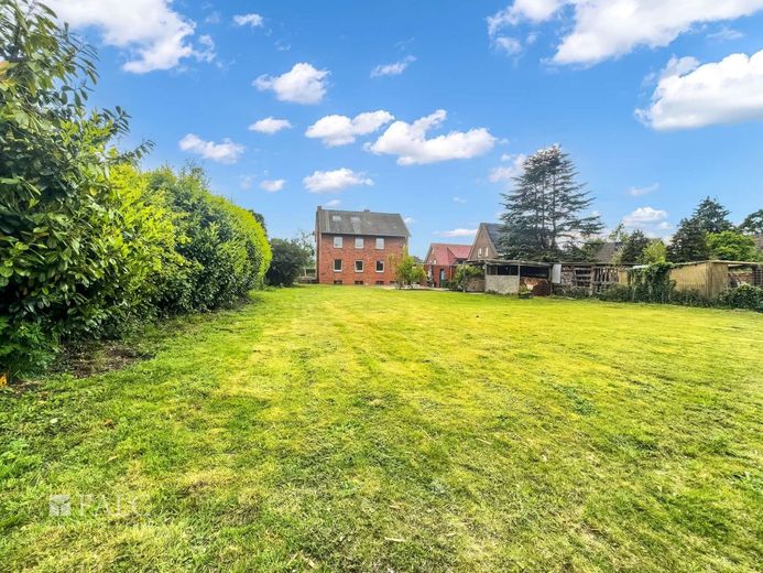 Riesiges Grundstück &amp; viel Potenzial - Zweifamilienhaus mit Ausbaureserve in Reckenfeld – Garten