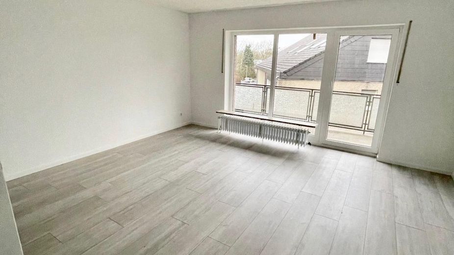 Von priv. - schönes 1-Zi. Single-Appartement in Pad Schloß Neuhaus, ruhige Lage m. Balkon 2.OG – Wohnschlafzi. ca. 4,80x5,00 m