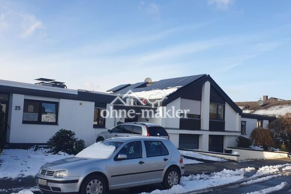 Modernisiertes Maisonette-Reihenhaus mit PV-Anlage, Marmorbad & Sommergarten