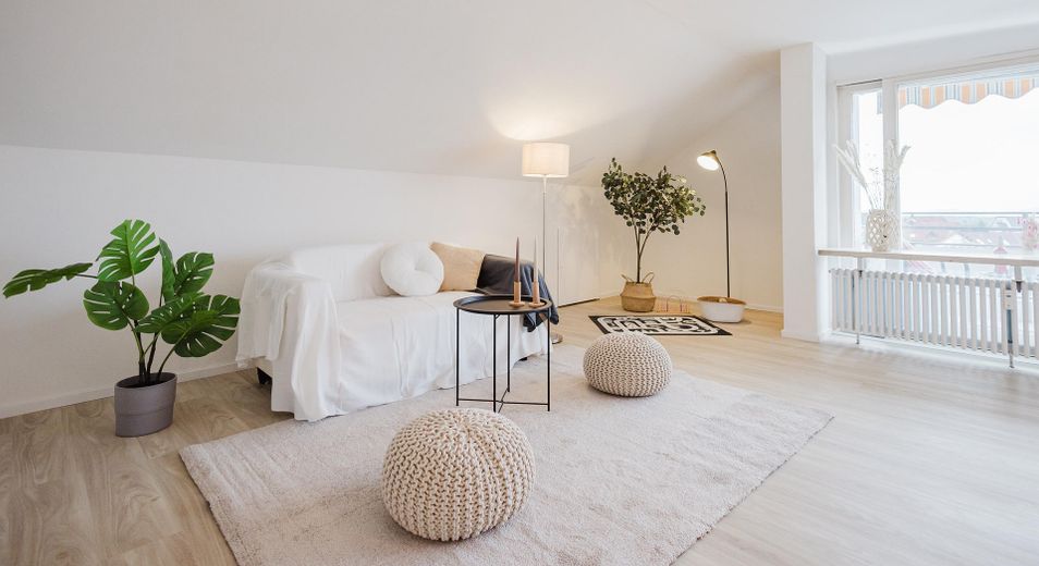 Frisch renovierte und bezugsfertige 3-Zimmerwohnung inkl. Parkplatz und mega Aussicht – Wohnbereich