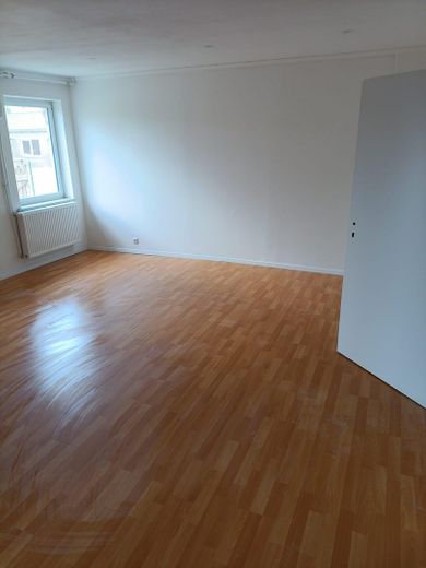 Offices, AI factory/data center with 600 kWp electricity, business apartment, commercial space directly at the train station – Photo 6