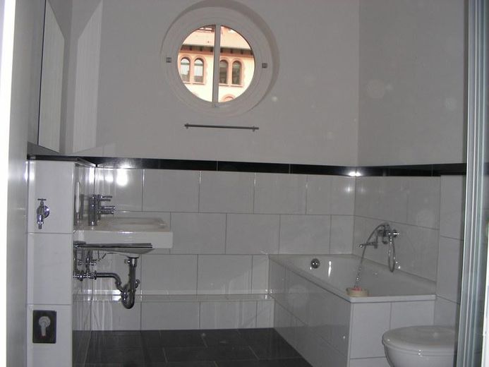 3 Zimmer Maisonette Wohnung, kernsaniertes Denkmal in Potsdam Nauener Vorstadt – Bad
