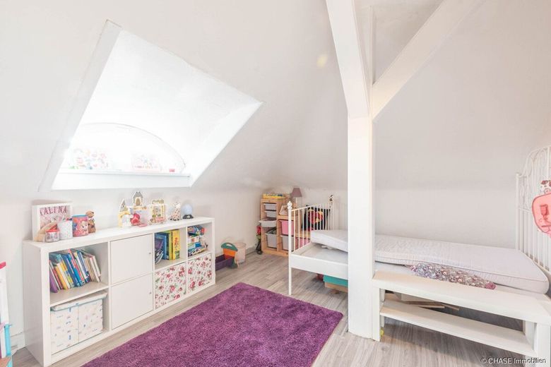 Herrliche Altbau-Stadtvilla als Doppelhaushälfte - Bevorzugtes Wohnen in Hessisch Oldendorf! – Kinderzimmer 1 Dachgeschoss