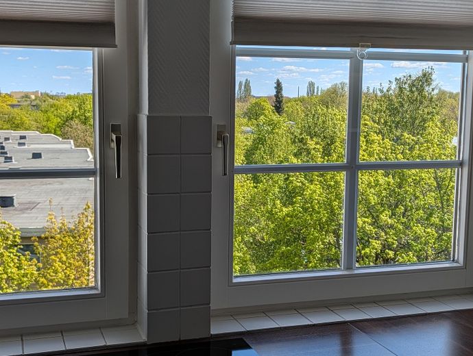 (provisions- u. bezugsfrei) Traumhafte, renovierte 4 Zimmer-Wohnung mit großer Dachterrasse – Blick aus dem Küchenfenster