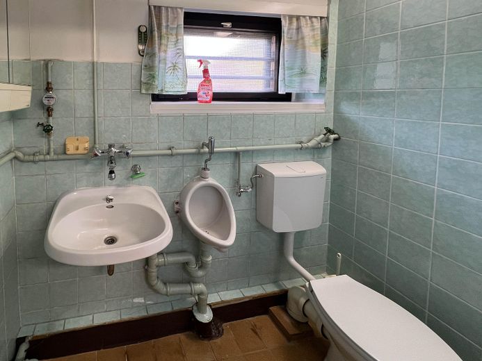 Einfamilienhaus in attraktiver Lage von Berlin-Hohenschönhausen – Sauna-Toilette