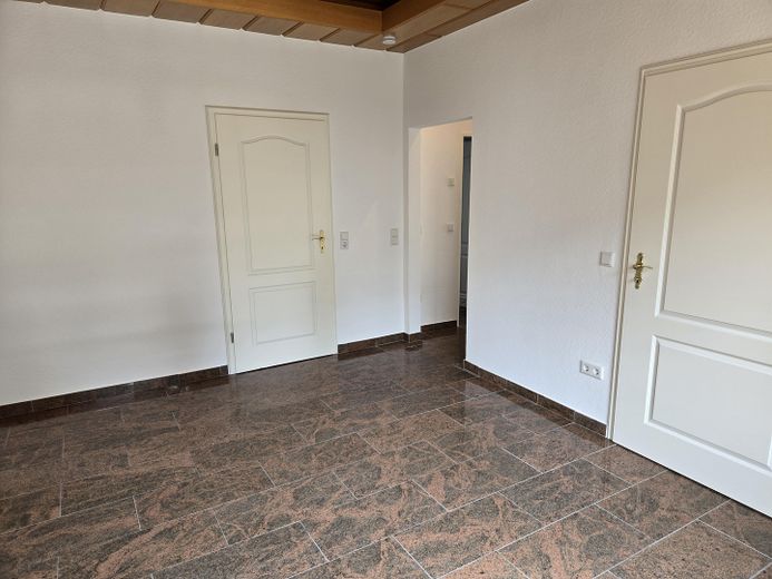 Esszimmer, Küchentür u. Flur