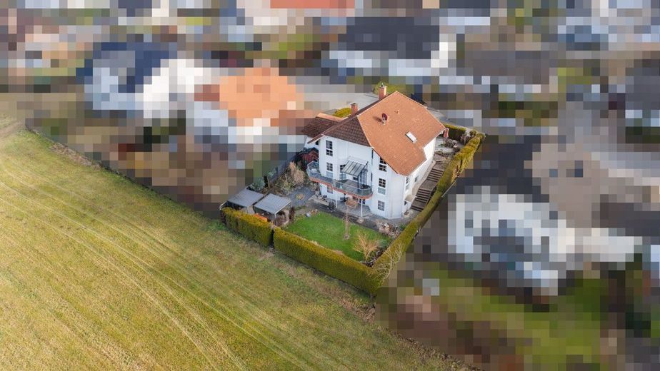 Einfamilienhaus mit Einliegerwohnung, Doppelgarage und Garten. Willkommen in Horhausen! – Blick in den Garten