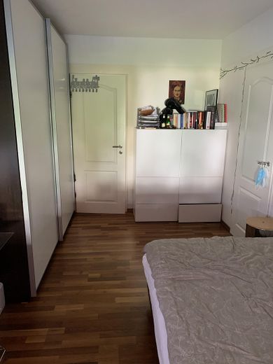 Schöne Lichtdurchflutete 4 Zimmer Wohnung – Schlafzimmer