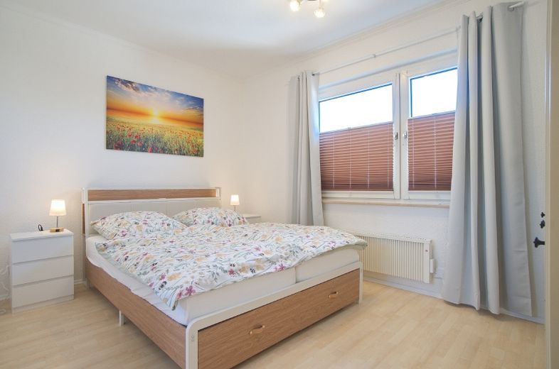 Helle, gut geschnittene und komplett möblierte 3-Zimmer-Wohnung in Rüttenscheid Nähe Girardethaus – 2e8f2be63664004838957dba8b88cd983bc0faa7.jpg