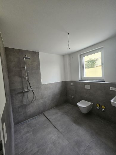 First occupancy townhouse in the new 8-family building according to KFW 40 standard – Dusche