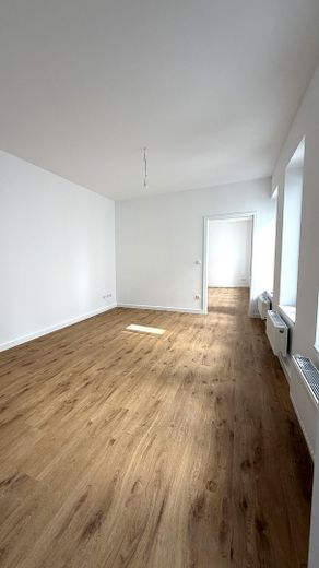 Erstbezug nach Kernsanierung - großzügige Altbauwohnung perfekt für Paar / 2er WG – Wohnzimmer