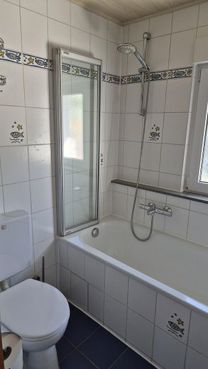 €12,000 saved on estate agent fees! Modernised semi-detached house with garden: close to the centre, quiet, low ancillary costs – Bad OG