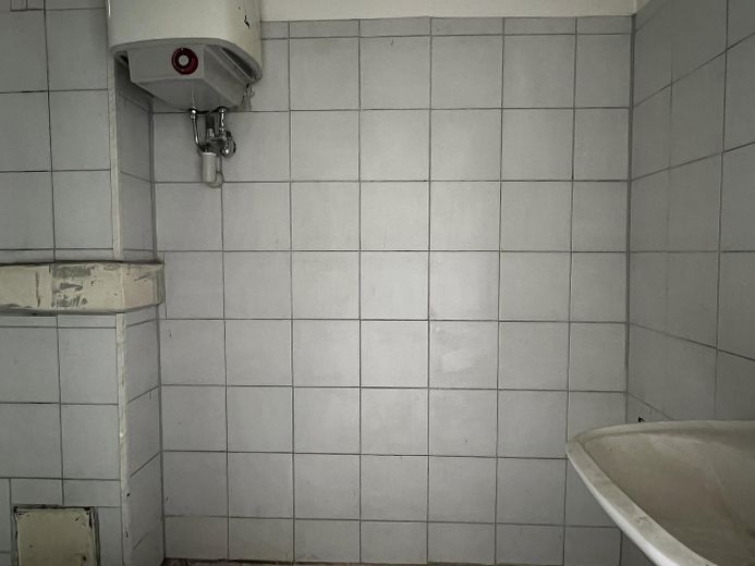 Doppelhaushälfte mit zwei Wohnungen und PV-Anlage – Wohnung 2 Bad 